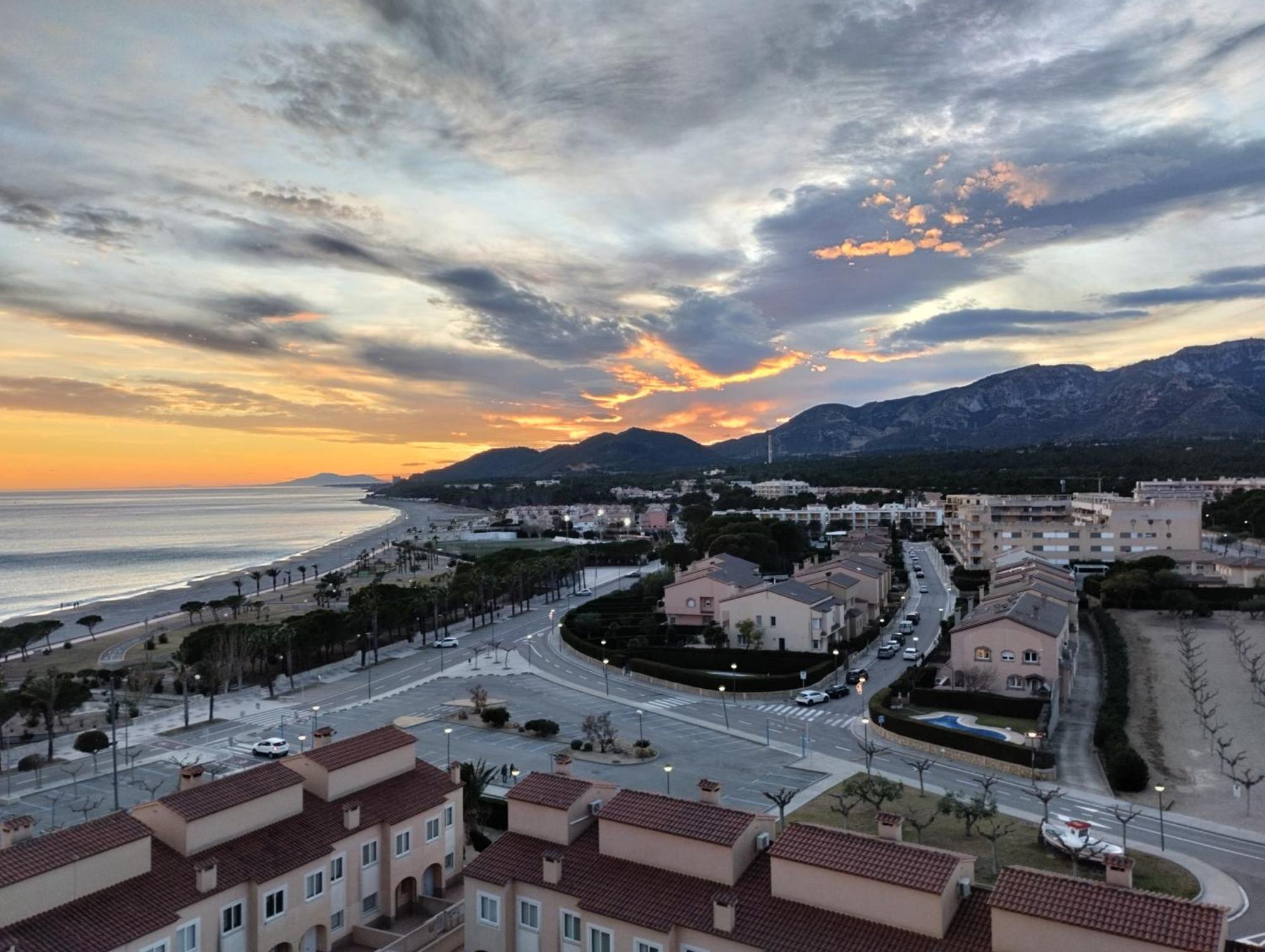 Apartamento Con Terraza, Vistas Playa Y Montana L'L'Hospitalet de l'Infant Eksteriør bilde
